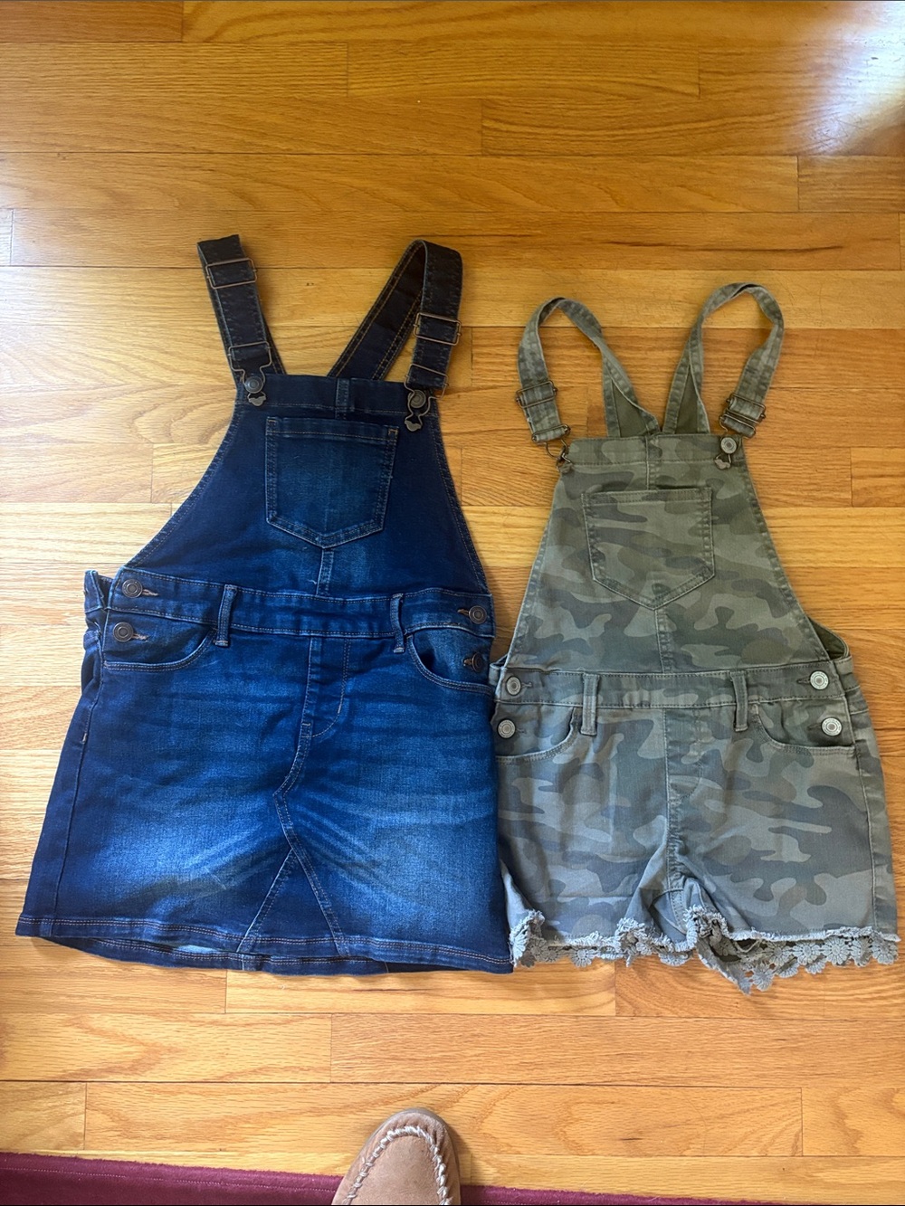 Set overall shorts and overall skirt, green camo, denim